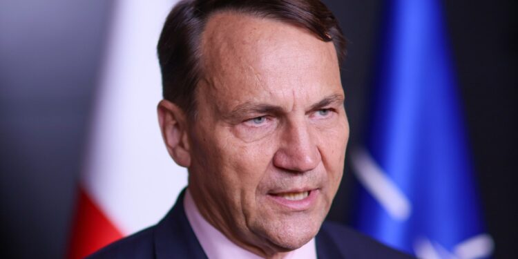 Ministrul de externe al Poloniei: „Dronele erau nefuncţionale, ceea ce îmi sugerează că Rusia a încercat să ne testeze fără a declanşa un război” / Keith Kellogg, sfat pentru europeni: Nu-l presaţi pe Trump!