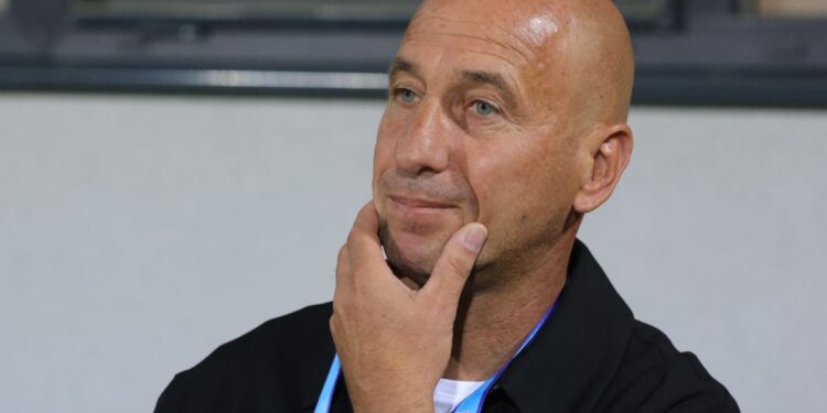 Robert Ilyes și-a certat jucătorul în direct: „Indisciplinat, superficial. Dar poate juca la orice echipă din România”