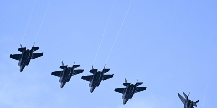 VIDEO „Al doilea atac kinetic” al armatei americane. Trump publică imagini cu bombardamentul, după o mare desfășurare de avioane invizibile F-35