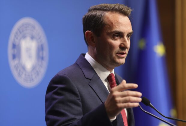 Guvernul vrea să știe care angajați au participat la protestul împotriva măsurilor de austeritate ca să dispună „suspendarea plății salariului”. Sindicatele acuză reflexe autoritare și țintesc spre „omul care a aterizat direct de la Orad