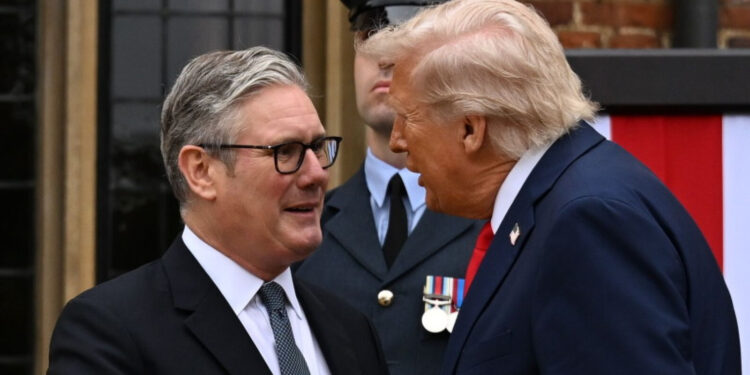 Trump, avertismente pentru Starmer: „Imigrația ilegală va distruge Marea Britanie din interior”. Președintele îl îndeamnă să trimită armata pentru a opri criza