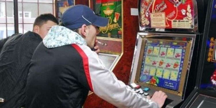 Unui român din Tulcea i-au picat trei drone și două cireșe și a luat jackpotul