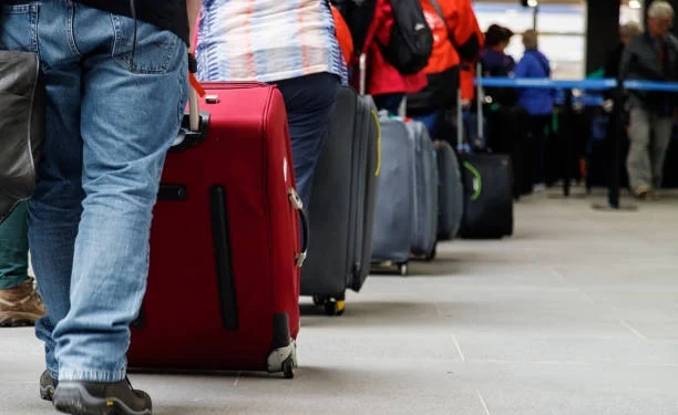 Criză pe aeroporturile din Europa: Întârzieri și zboruri anulate din cauza unui atac cibernetic