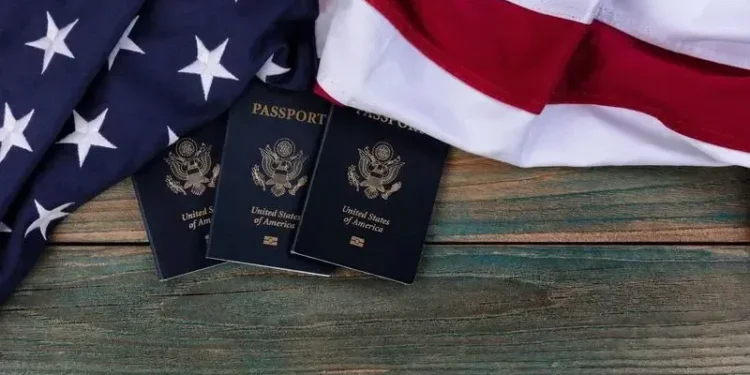 Trump cere Curții Supreme să blocheze pașapoartele pentru americanii transgender și non-binari