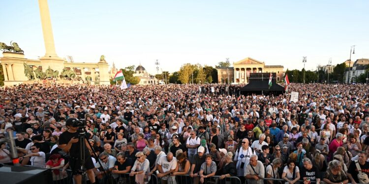 VIDEO Zeci de mii de persoane au protestat împotriva lui Viktor Orban la Budapesta