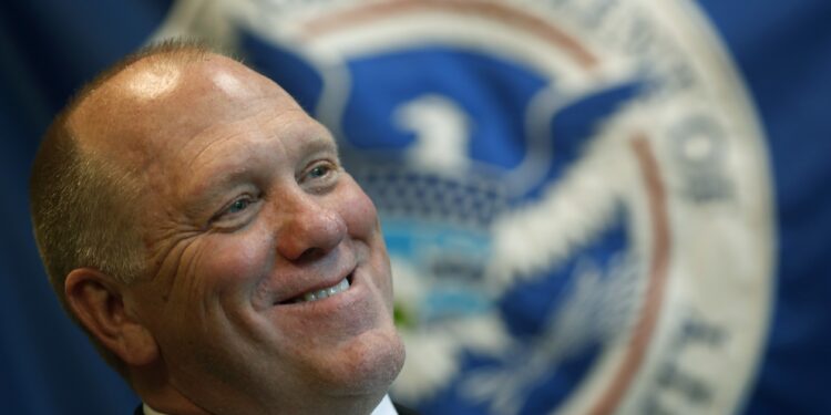 „Țarul frontierelor” lui Trump, acuzat că a primit mită de 50.000 de dolari într-o anchetă secretă a Departamentului de Justiție