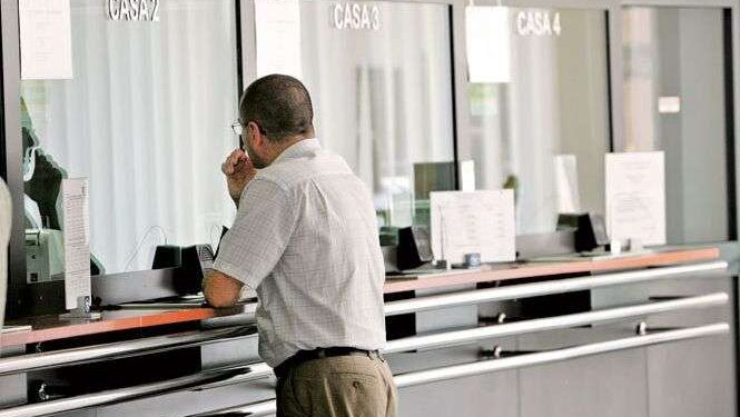 Cel mai răspândit mit în România este că ai toate actele la tine când mergi la ghișeu