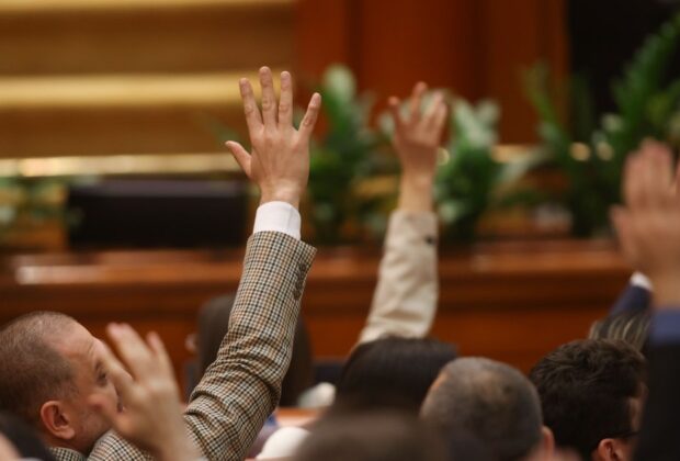 Peste jumătate dintre români ar dori înlocuirea partidelor actuale | Sondaj