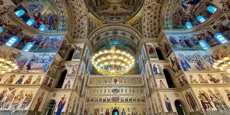 Cum arată interiorul Catedralei Naționale după înlăturarea schelelor. Patriarhul Ecumenic și Patriarhul României vor sfinți lăcașul în luna octombrie