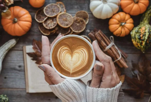 Pumpkin Spice Latte și biscuiți cu scorțișoară: Descoperă combinația perfectă de toamnă