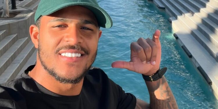 Brazilianul de la FC Argeș a ajuns idol în orașul natal! A fost pictat pe o clădire