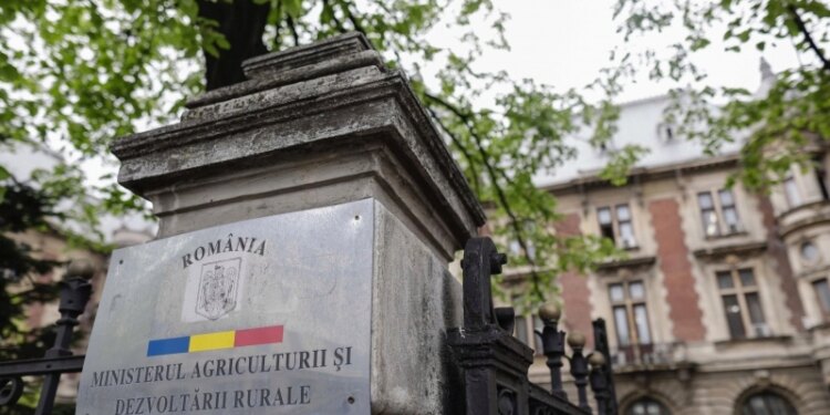 Delegație ‘supraponderală’: Șase funcționari din Ministerul Agriculturii, pregătiți de zbor spre China. Bolojan a pus frână, delegația redusă la jumătate