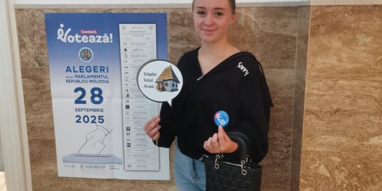 Emoție la Iași: o tânără moldoveancă, aplaudată după ce a votat. Care este explicația