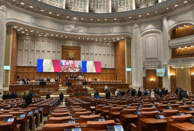 Parlamentarii, obligați să declare cu cine se întâlnesc pentru a discuta despre proiecte de legi: „Nu e dictatură, e transparență” / Legea a fost adoptată de Parlament