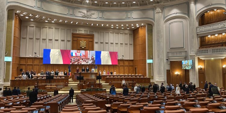 Parlamentarii, obligați să declare cu cine se întâlnesc pentru a discuta despre proiecte de legi: „Nu e dictatură, e transparență” / Legea a fost adoptată de Parlament