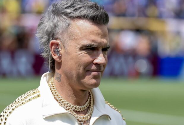 „Robbie Williams îi prinde pe corupți”. Doi funcționari bulgari demiși și reținuți după ce au cerut mită de la echipa artistului