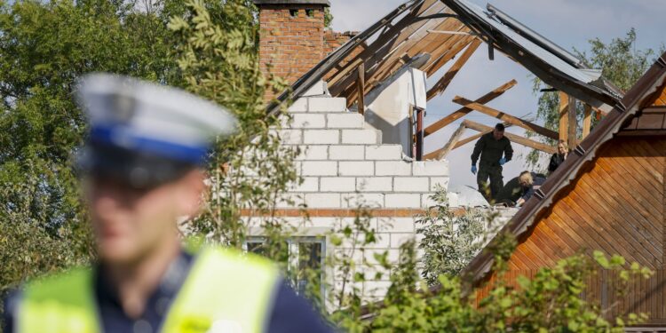 Dronă rusească în Polonia sau rachetă a unui avion NATO? Ce am găsit la fața locului