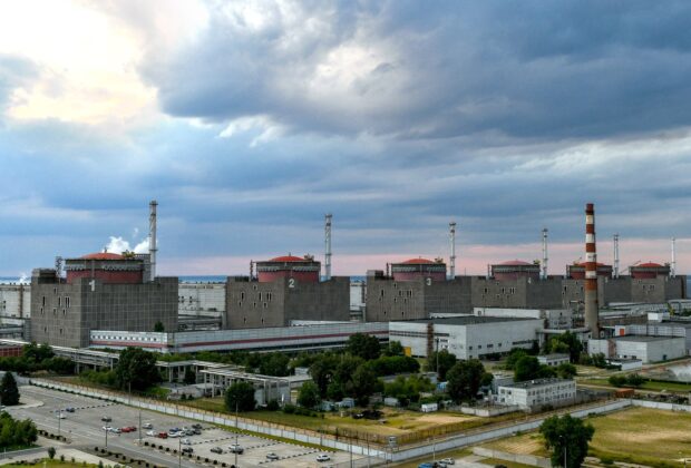 Bombardamente raportate la doar un kilometru de centrala nucleară Zaporojie. Avertismentul șefului AIEA