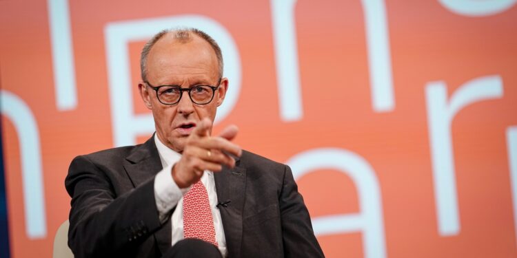 „Nu ne vom lăsa intimidaţi”. Merz îl acuză pe Putin că duce un război hibrid împotriva Germaniei