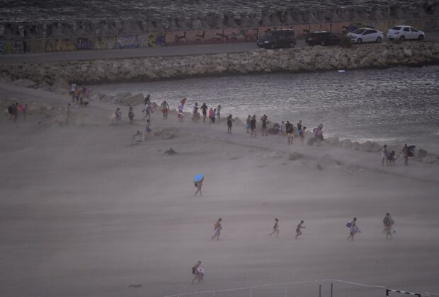 „Să-și facă provizii de apă și alimente pentru 48 de ore”. Avertisment pentru constănțeni, din cauza furtunilor care încep marți seară