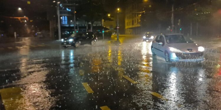 Alertă maximă la Primăria Capitalei: Apa Nova monitorizează nivelul apei în colectoarele principale