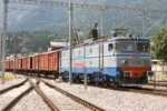 Traficul pe magistrala 100, perturbat din cauza unui tren de marfă