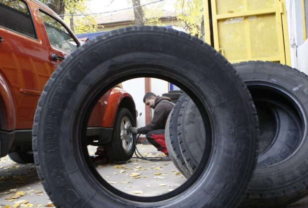 Când devin obligatorii cauciucurile de iarnă în 2025. Care sunt prețurile