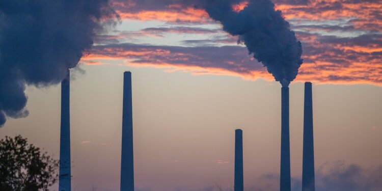 Creștere record a concentrației de dioxid de carbon, care alimentează temerile că încălzirea globală, schimbările climatice și fenomenele meteo extreme se vor amplifica