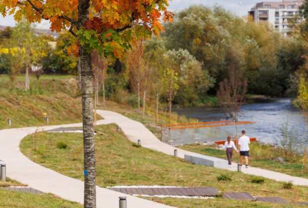 Vești bune de la meteorologi: temperaturi plăcute de toamnă până la jumătatea lunii noiembrie. Unde va ploua