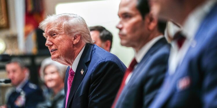 VIDEO Momentul în care Trump scapă o înjurătură în conferința de presă cu Zelenski