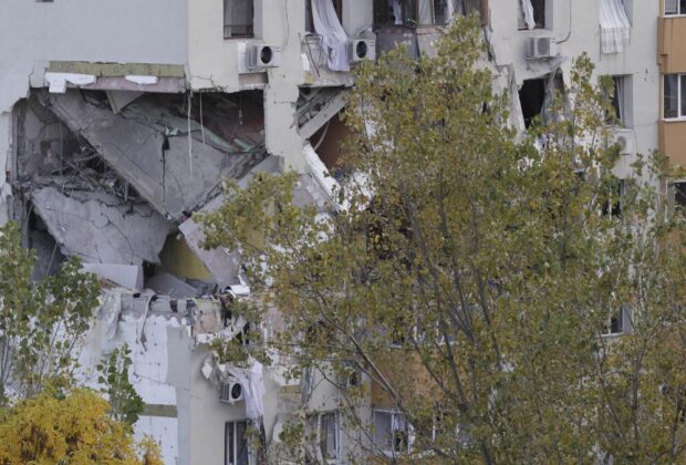 O locatară din blocul care a sărit în aer: Mie mi-a fost frică să aprind lumina să nu fie explozie, foloseam lanterna