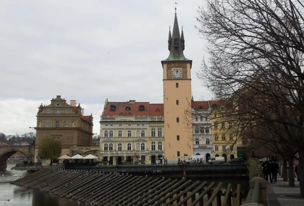 Praga interzice închirierea trotinetelor electrice din 2026 deoarece provoacă „haos pe trotuare”