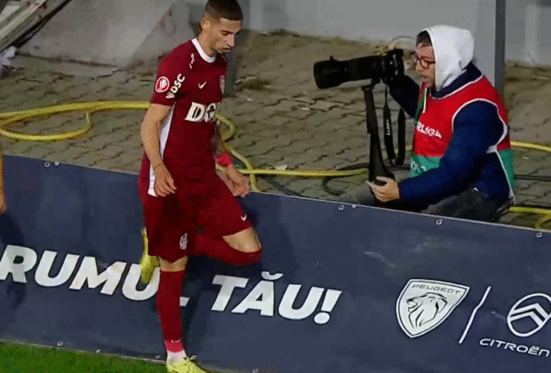 Moment uluitor în Petrolul -a distrus laptopul unui fotograf