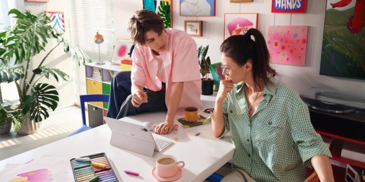 Muncă, studiu, creație, într-un singur dispozitiv. HUAWEI MatePad 12X, tableta deschisă la toate ideile tale, care înlocuiește și laptopul, și agenda