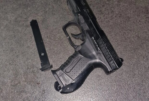 Bărbat prins de jandarmi în zona gării din Constanța cu un pistol și un dispozitiv cu electroșocuri