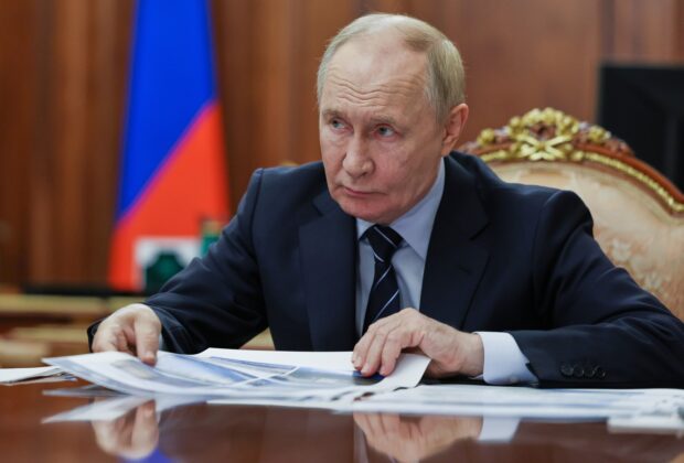 După ce a susținut că sancțiunile SUA nu vor afecta semnificativ economia Rusiei, Putin și-a trimis emisarul economic special să discute cu administrația Trump