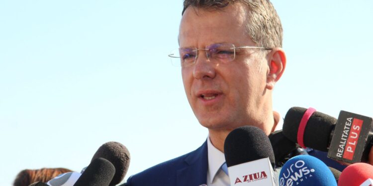 România nu va intra în război, afirmă ministrul Apărării, care denunță că e „foarte multă dezinformare ce vine pe filieră rusească”