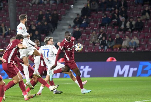 Fanii CFR-ului n-au mai răbdat: ironii în finalul eșecului cu Farul