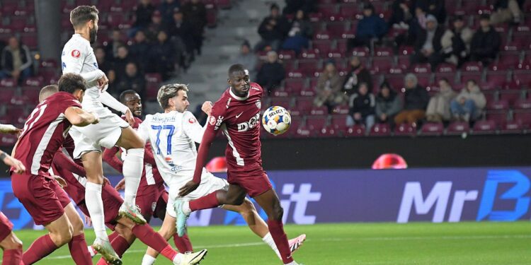 Fanii CFR-ului n-au mai răbdat: ironii în finalul eșecului cu Farul