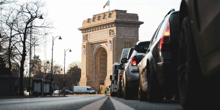 România, plină de mașini scumpe și oameni bogați. Economistul Adrian Negrescu spune care e, de fapt, realitatea