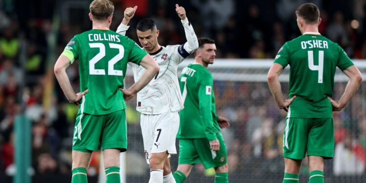 Cristiano Ronaldo, comportament degradant în Irlanda -0. Starul a făcut circ și a încasat cartonașul roșu după un gest golănesc