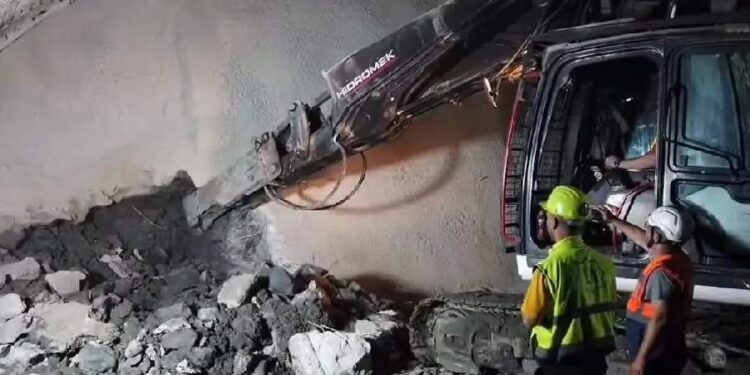 Compania de Drumuri a reușit străpungerea unui tunel între două vile de pesediști