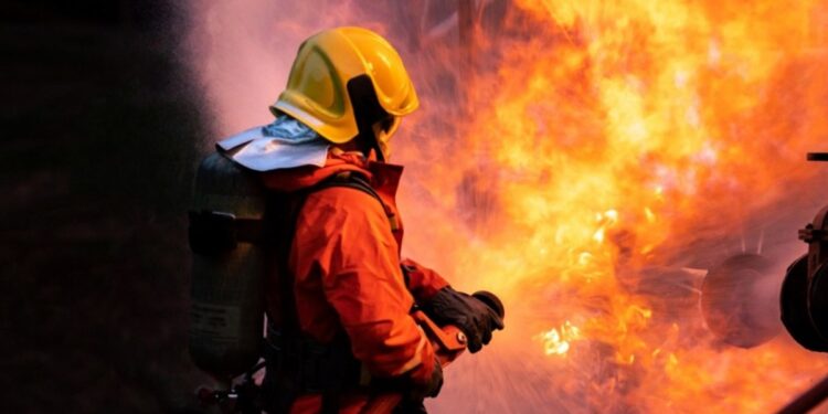 Exploziile și incendiile se repetă, autoritățile bâjbâie. Experți: Sistemul de gaze este vulnerabil și ignorat