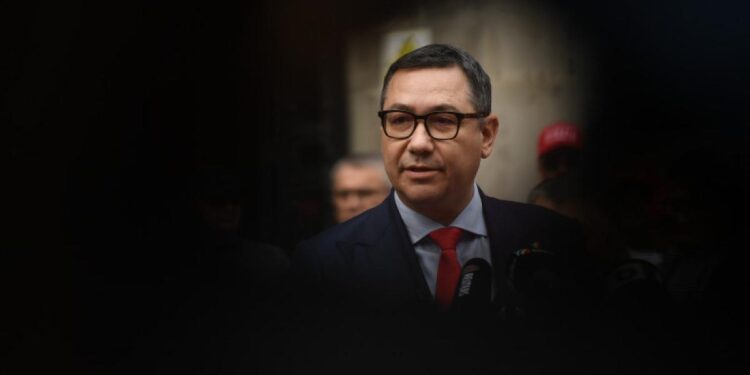 Victor Ponta pune reflectoarele pe un alt ministru de la USR. Ce a scris în CV / foto în articol