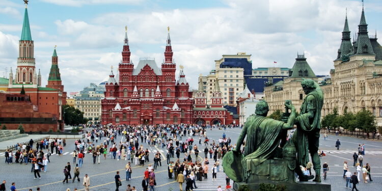 Reacții mixte printre ruși față de aplicația de mesagerie susținută de stat: „Nu am prea multă încredere în ea” / „Tot ce e creat în străinătate este o amenințare”