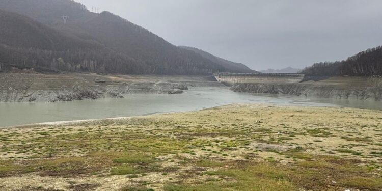 CJ Prahova, despre criza care a lăsat peste 100.000 de cetățeni fără apă: „Cauza este direct legată de deciziile Ministerului Mediului și ale instituțiilor din subordine”