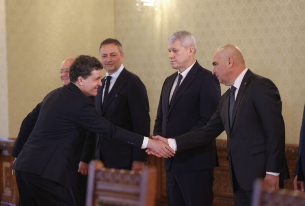 Cât de posibilă e o nouă fuziune a partidelor de dreapta. Politolog: „Întrebarea e în jurul cui se va face, în jurul PNL sau în jurul USR”