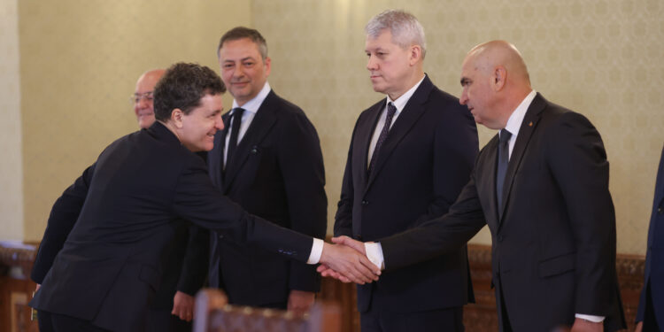 Cât de posibilă e o nouă fuziune a partidelor de dreapta. Politolog: „Întrebarea e în jurul cui se va face, în jurul PNL sau în jurul USR”