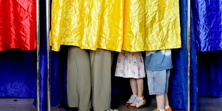 De ce nu votează tinerii: „Modul de comunicare nu reflectă problemele cu care se confruntă”. Cum ar putea fi convinși