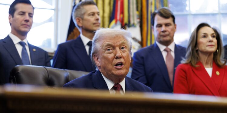 Trump, prima reacție dupa discuția de 5 ore a emisarilor săi cu Putin: „Este nevoie de doi pentru a dansa tango” / Ce se întâmplă azi în Florida